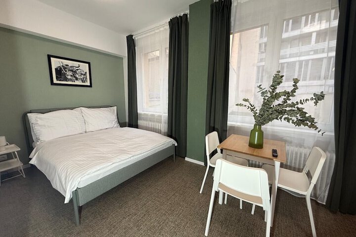 Room 6 of 49