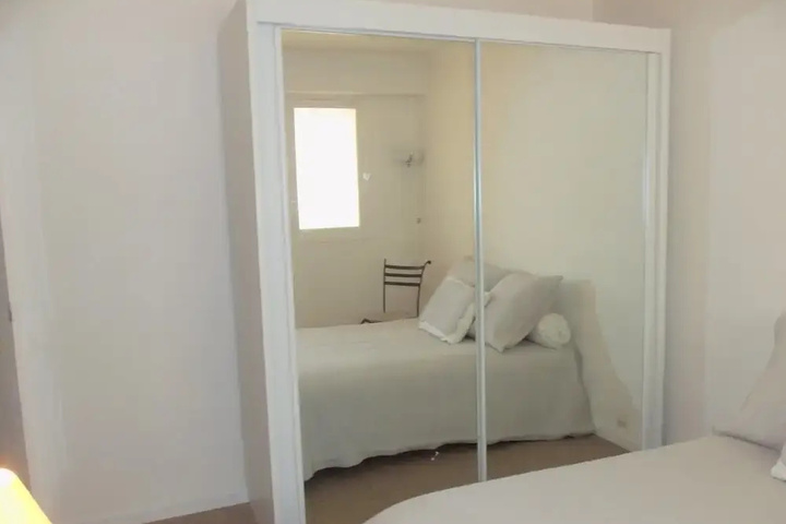 Room 2 of 10