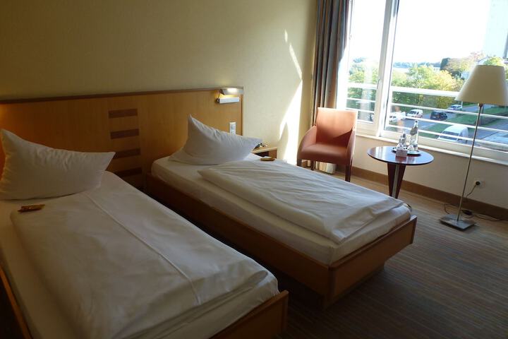 Room 5 of 124