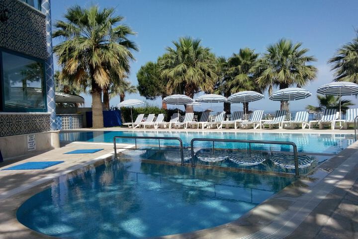 Hotel Pool