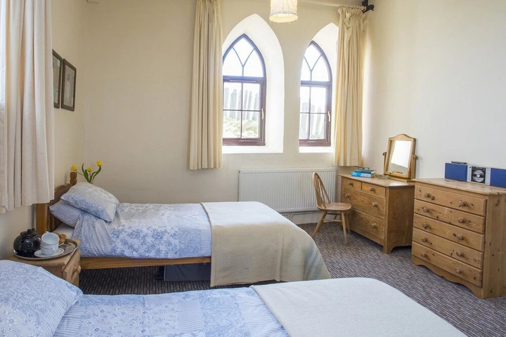 Room 5 of 15