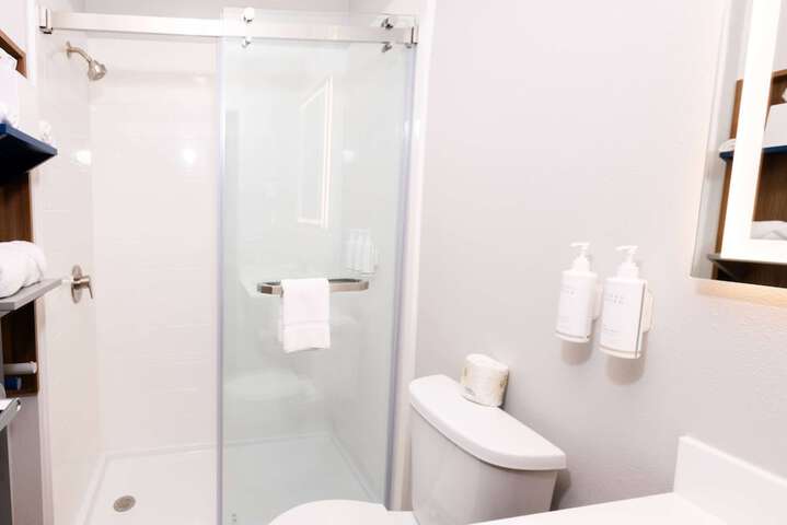 1 King Bed Hearing Accessible Suite (1 of 11)