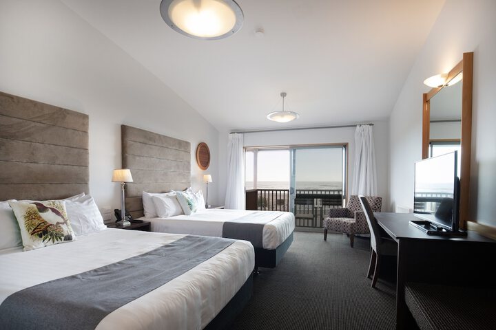 Room 4 of 63