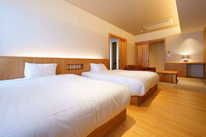 Room 33 of 70
