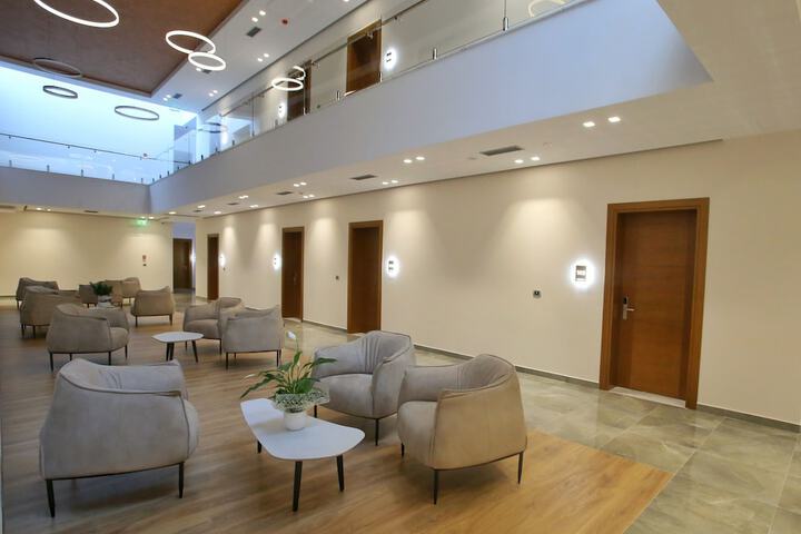 Ballroom/Hall 18 of 22