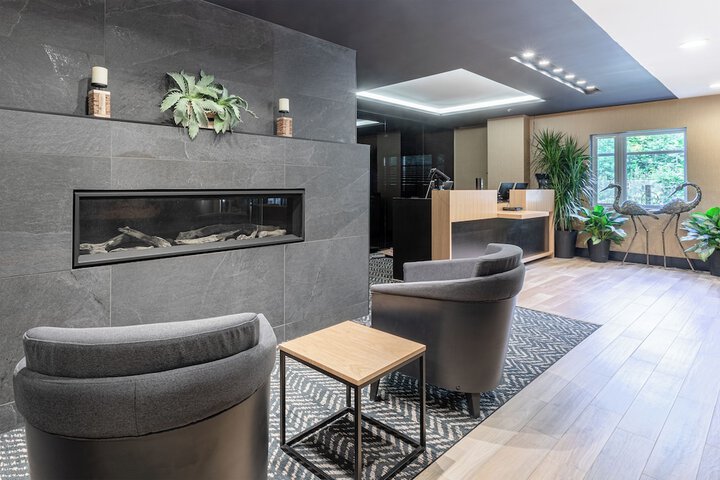 Entrance & Lobby