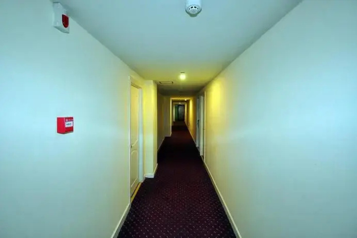 Room 4 of 7