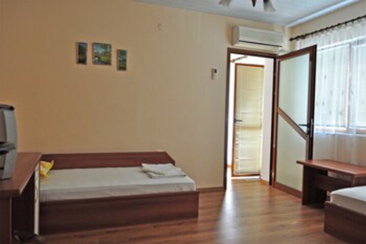 Room 21 of 33