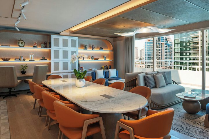 Lounge 118 of 146