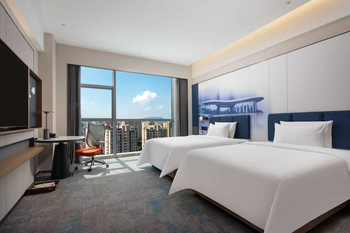 Room 5 of 25