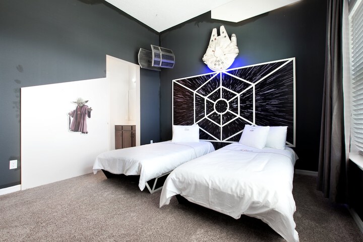 Room 4 of 76