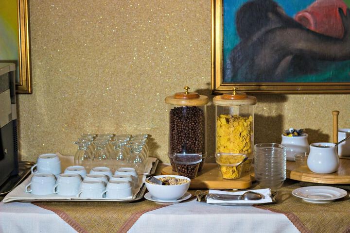 Dining 54 of 65