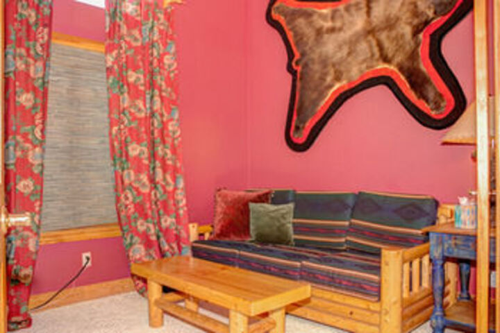 Room 14 of 18