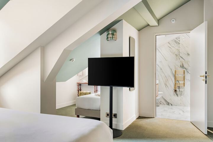 Room 22 of 47
