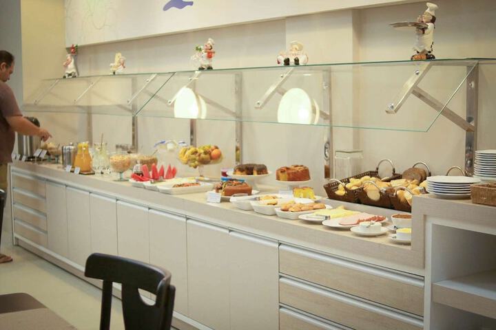 Breakfast/Coffee Service 26 of 34