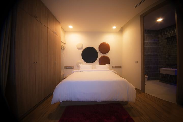 Room 7 of 82