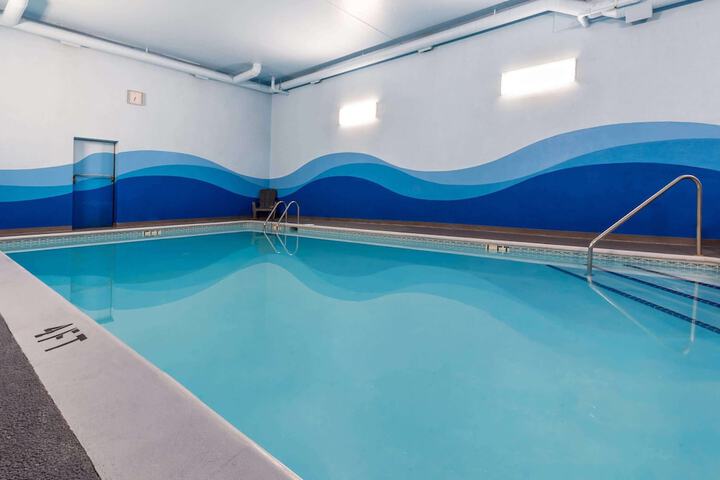 Pool Hotel
