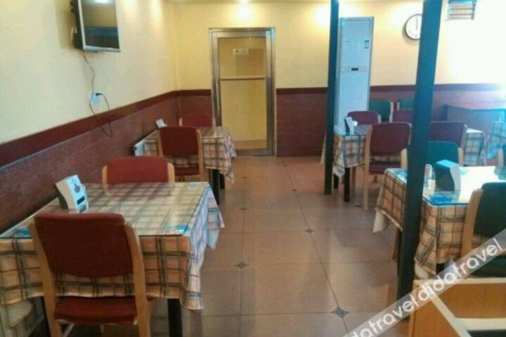 Home Inn (Dalian Shandong Road Songjiang Road Metro Station)
