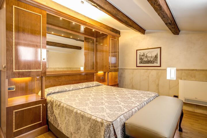 Room 11 of 26