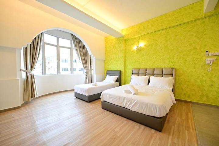 Room 13 of 23