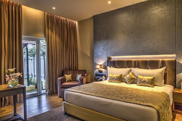 Room 32 of 67