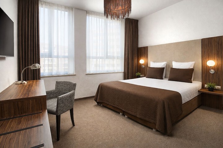 Room 8 of 27