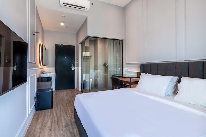 Room 14 of 40