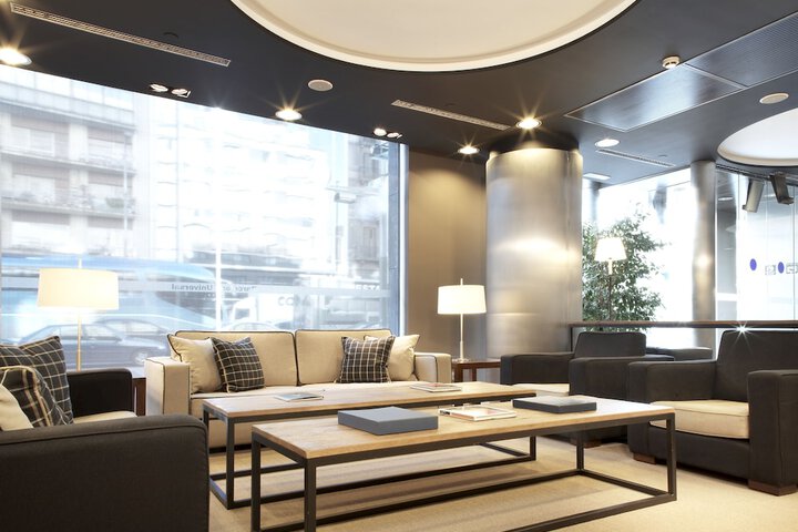 Lounge 102 of 140