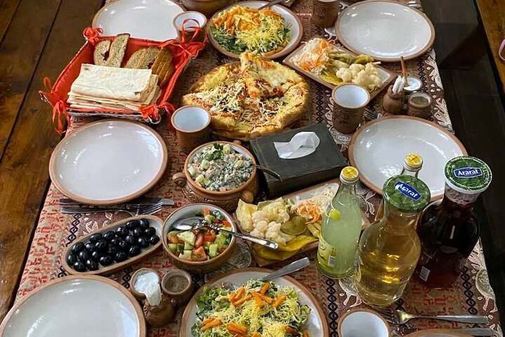 Dining 12 of 19