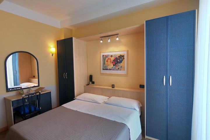 Room 8 of 63