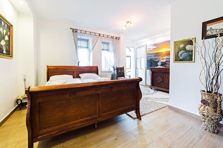Room 16 of 24