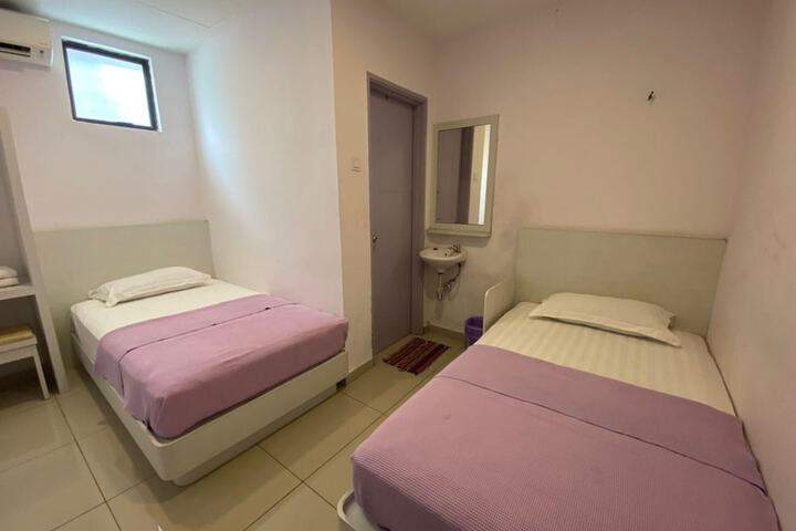 Room 21 of 27