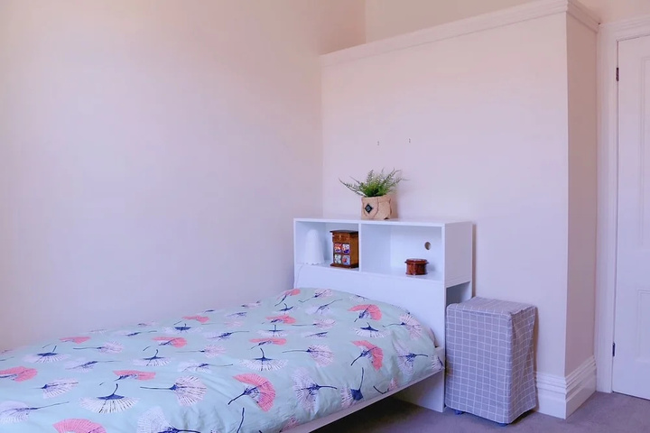 Room 2 of 8