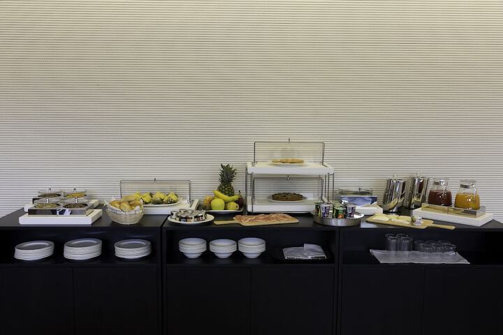 Breakfast/Coffee Service 26 of 50