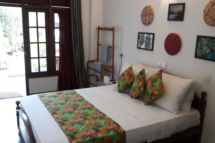 Room 9 of 28
