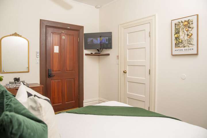 Room 82 of 141