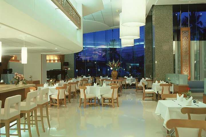 Dining 50 of 68