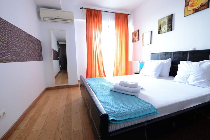 Room 5 of 206