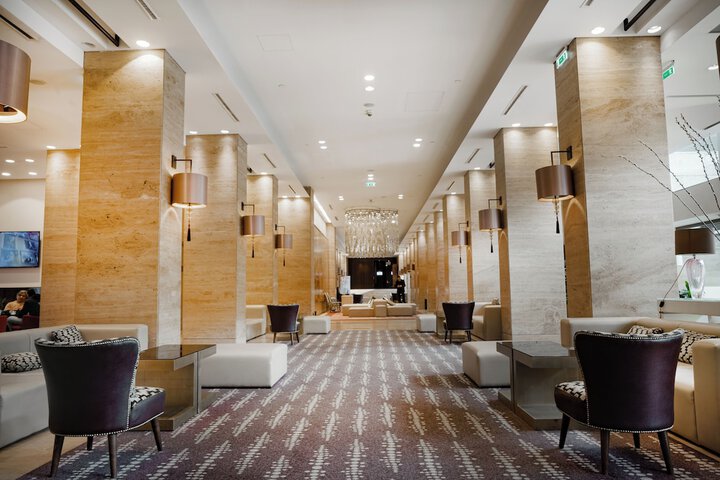 Entrance & Lobby