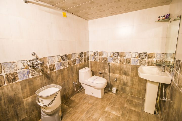 Room 32 of 53