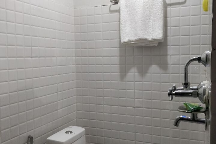 Room 32 of 39