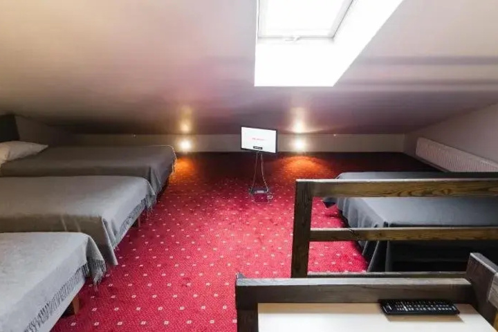 Room 12 of 24