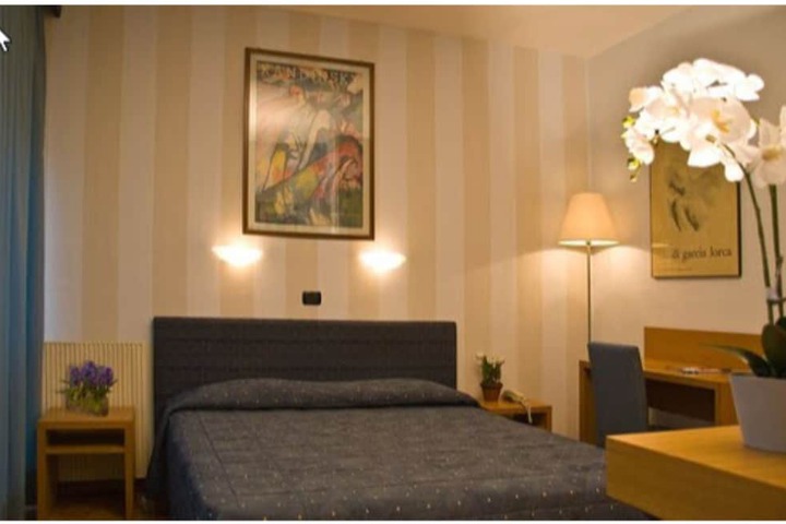 Room 22 of 34