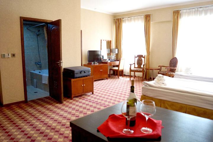 Room 30 of 48