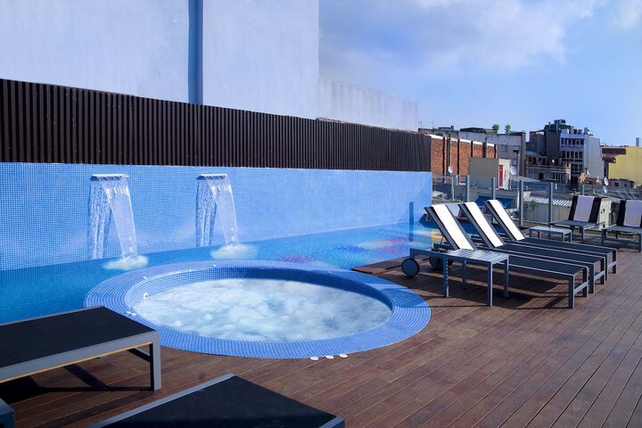 Hotel Pool