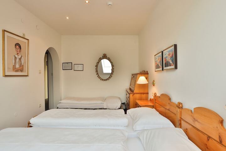 Room 18 of 120