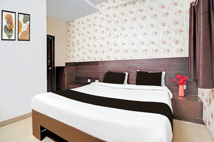 Room 9 of 35