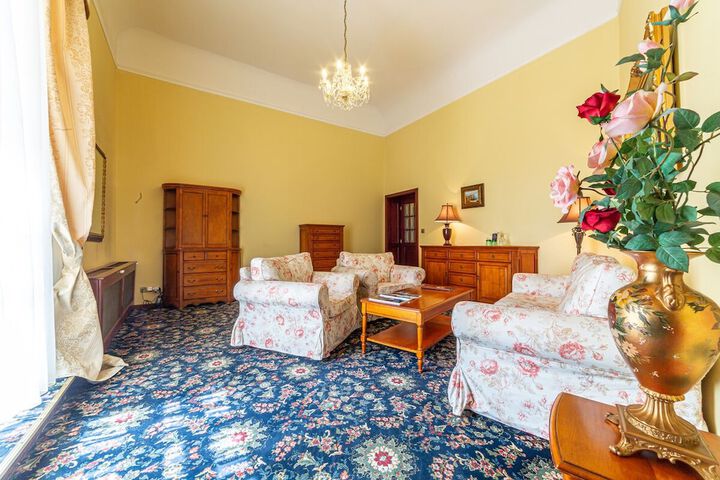 Room 9 of 40