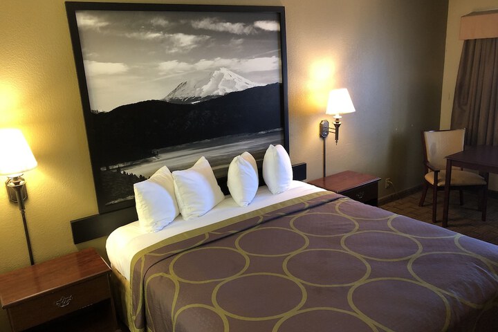 1 Queen Bed (14 of 26)