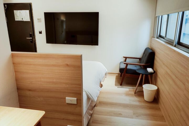 Room 6 of 51